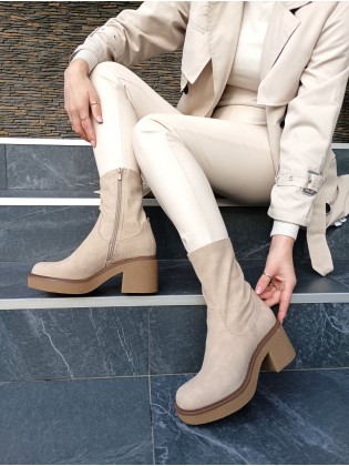 Beżowe botki na platformie