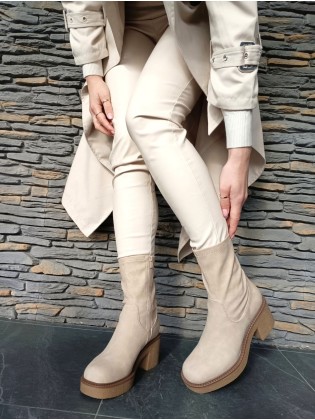 Beżowe botki na platformie